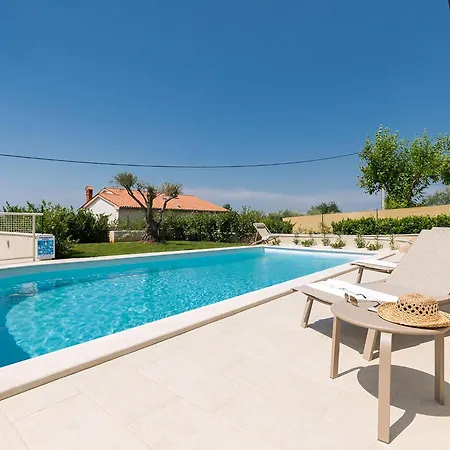 Mikela Mit Pool Und Schoenem Aussblick Holiday home