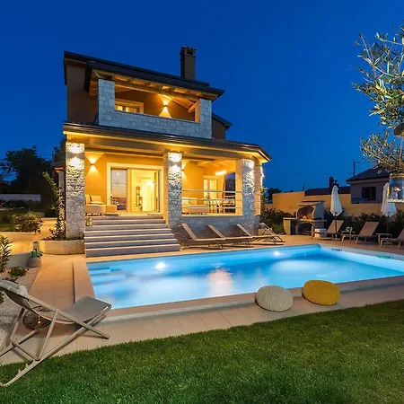 Holiday home Mikela Mit Pool Und Schoenem Aussblick