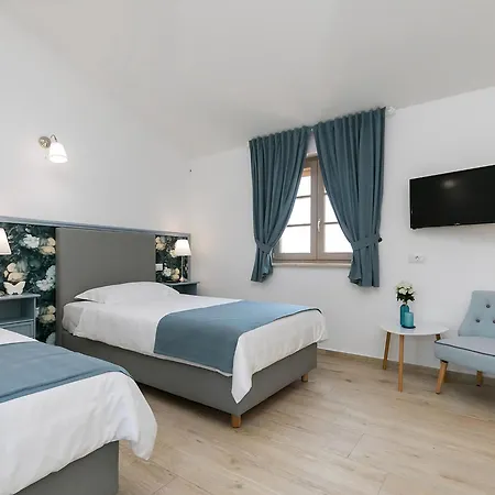 Mikela Mit Pool Und Schoenem Aussblick Holiday home