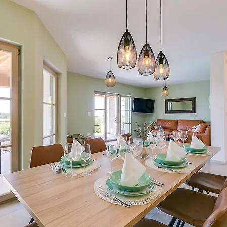 Mikela Mit Pool Und Schoenem Aussblick Holiday home