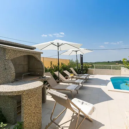 Hébergement de vacances Mikela Mit Pool Und Schoenem Aussblick *