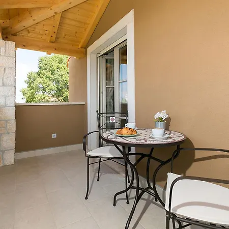 Mikela Mit Pool Und Schoenem Aussblick Hébergement de vacances Ferenci