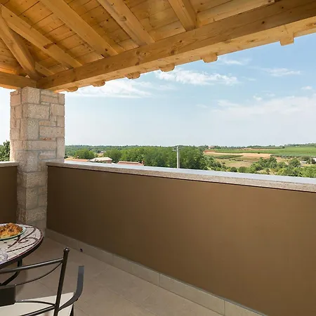 Hébergement de vacances Mikela Mit Pool Und Schoenem Aussblick Ferenci