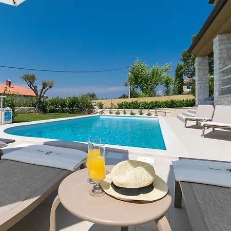 Hébergement de vacances Mikela Mit Pool Und Schoenem Aussblick