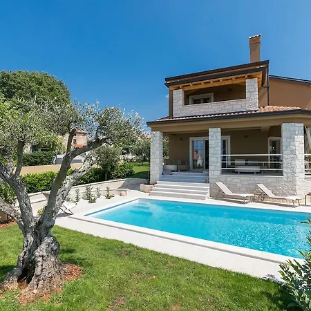 Hébergement de vacances Mikela Mit Pool Und Schoenem Aussblick Ferenci